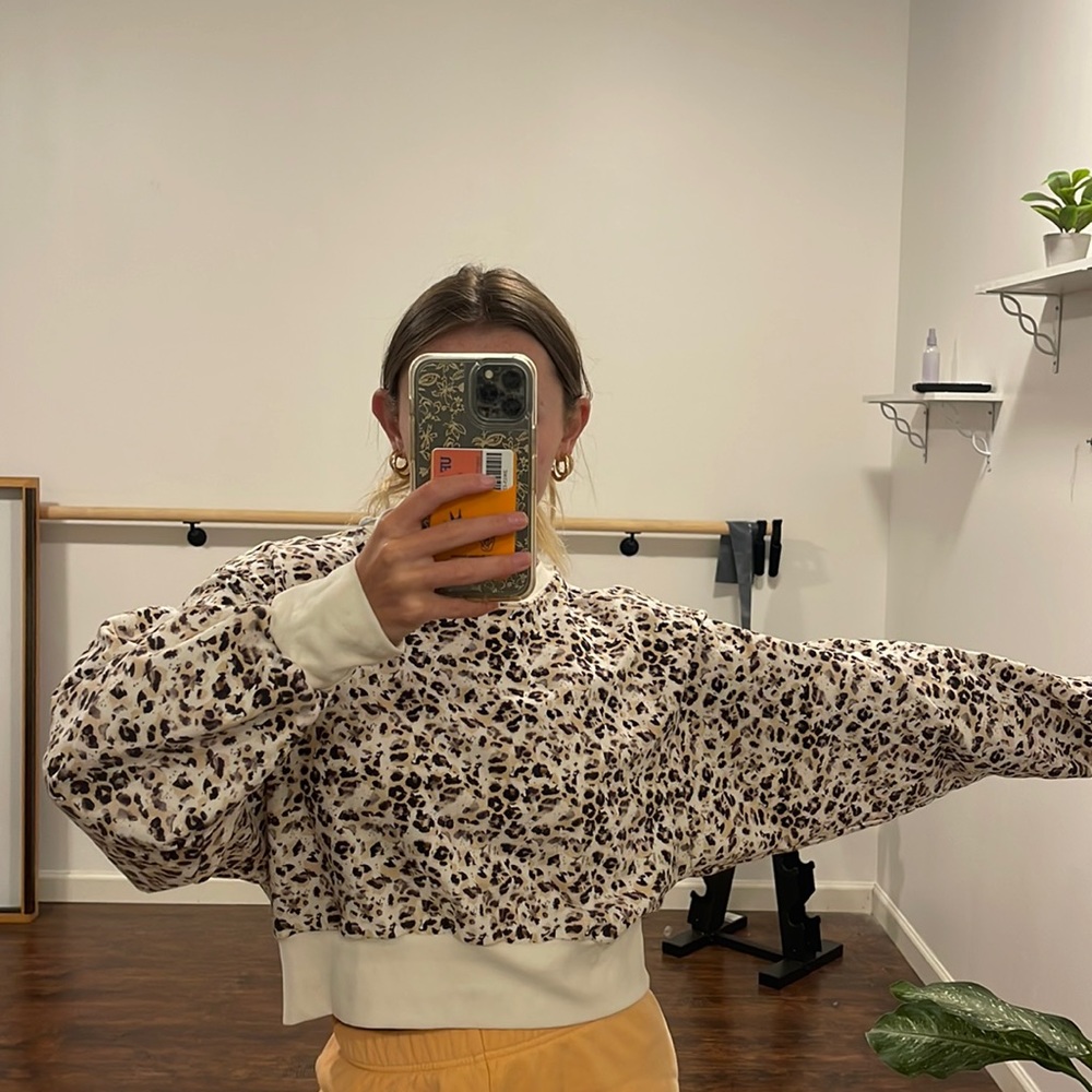 Cheetah cropped sweater